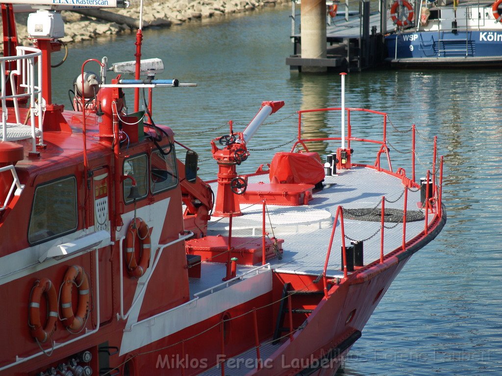 Feuerloeschboot 10-2   P233.JPG